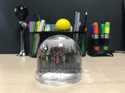Reflet de l'équipe provectio dans une boule à neige